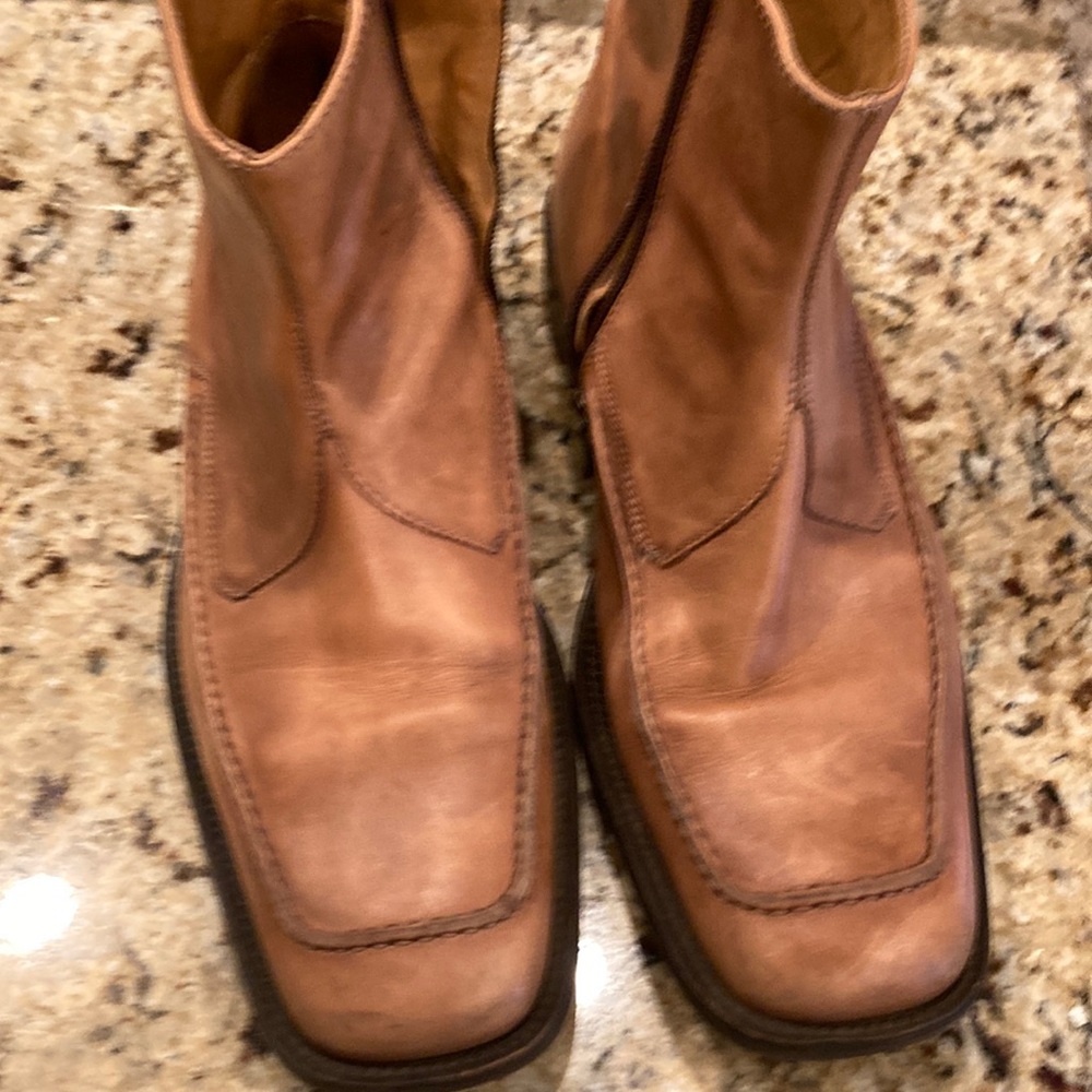 Kenneth Cole Leather boots. Size 11.  Like new.  Stylish leather boot.